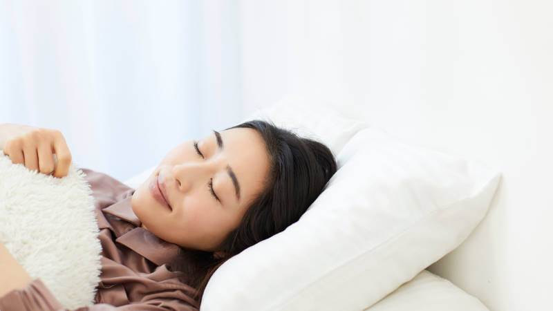 巻き肩　寝るとき