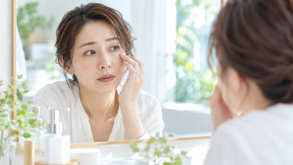 目の下のクマ、マッサージは逆効果？40代が「揉む前」に知っておきたいこと